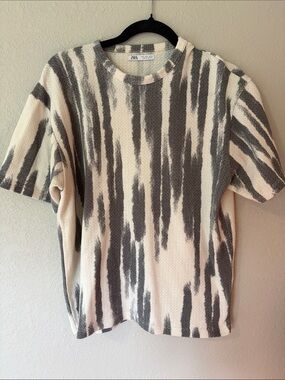 Zara Abstract Stripe Knit Tee in Cream and Gray